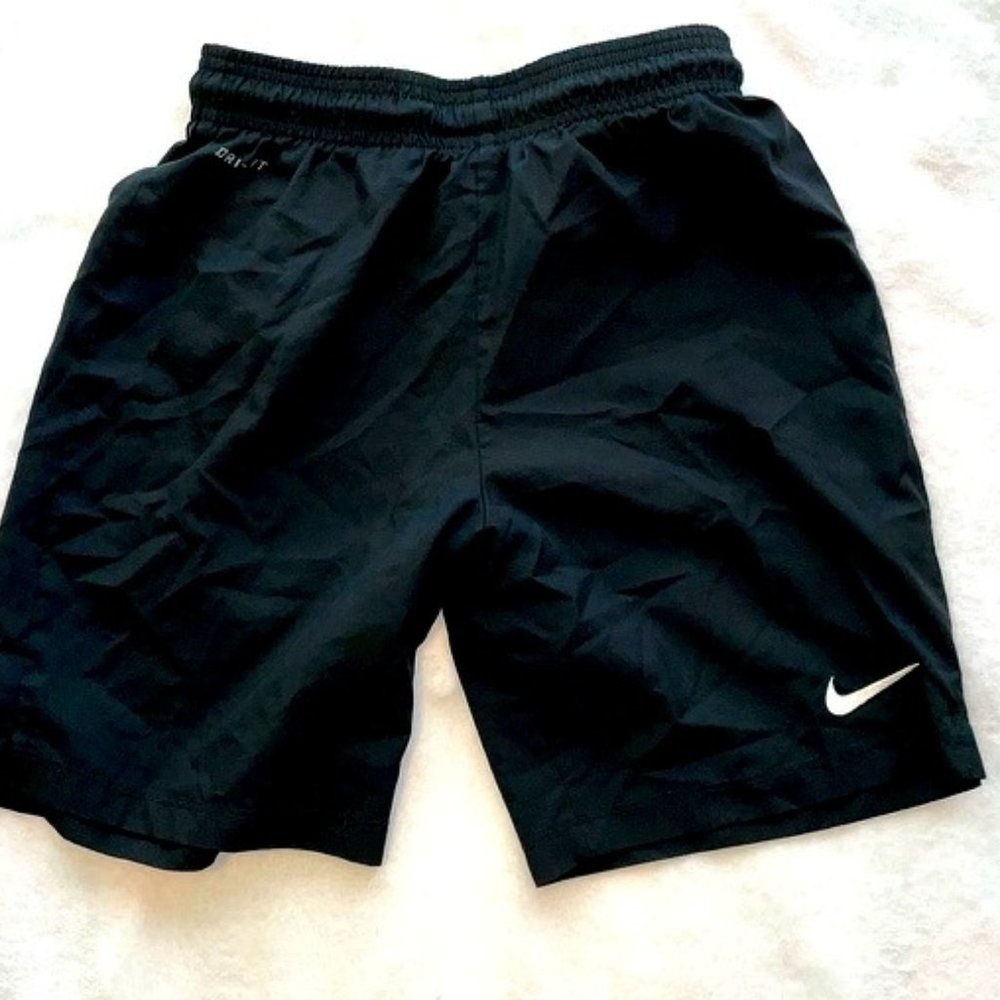 Nike dri-fit Kids Black Shorts, size Kids Medium